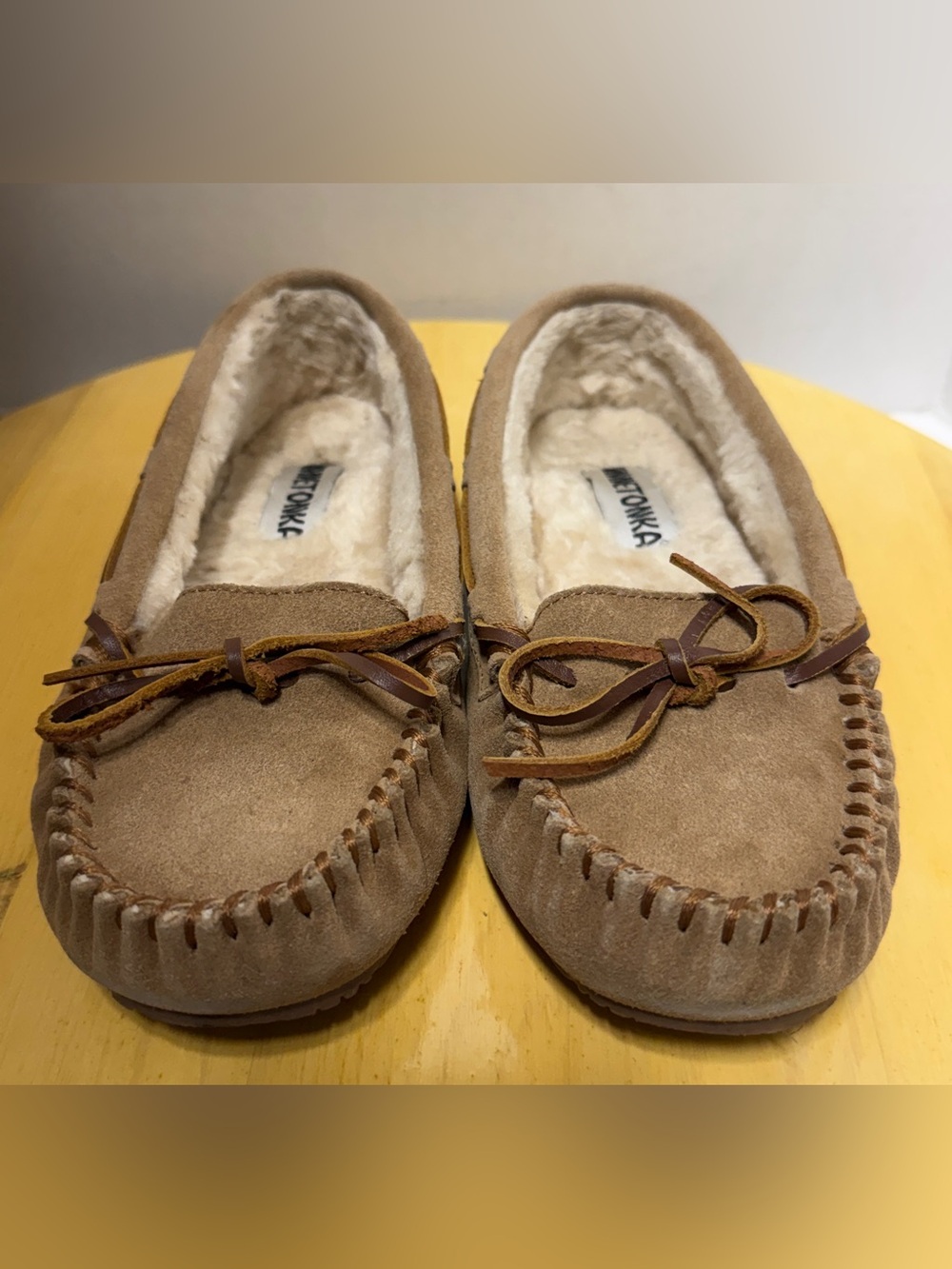 Minnetonka Cally Suede Moccasin Slippers Sheepskin Fur Lined Tan Brown Shoes 7